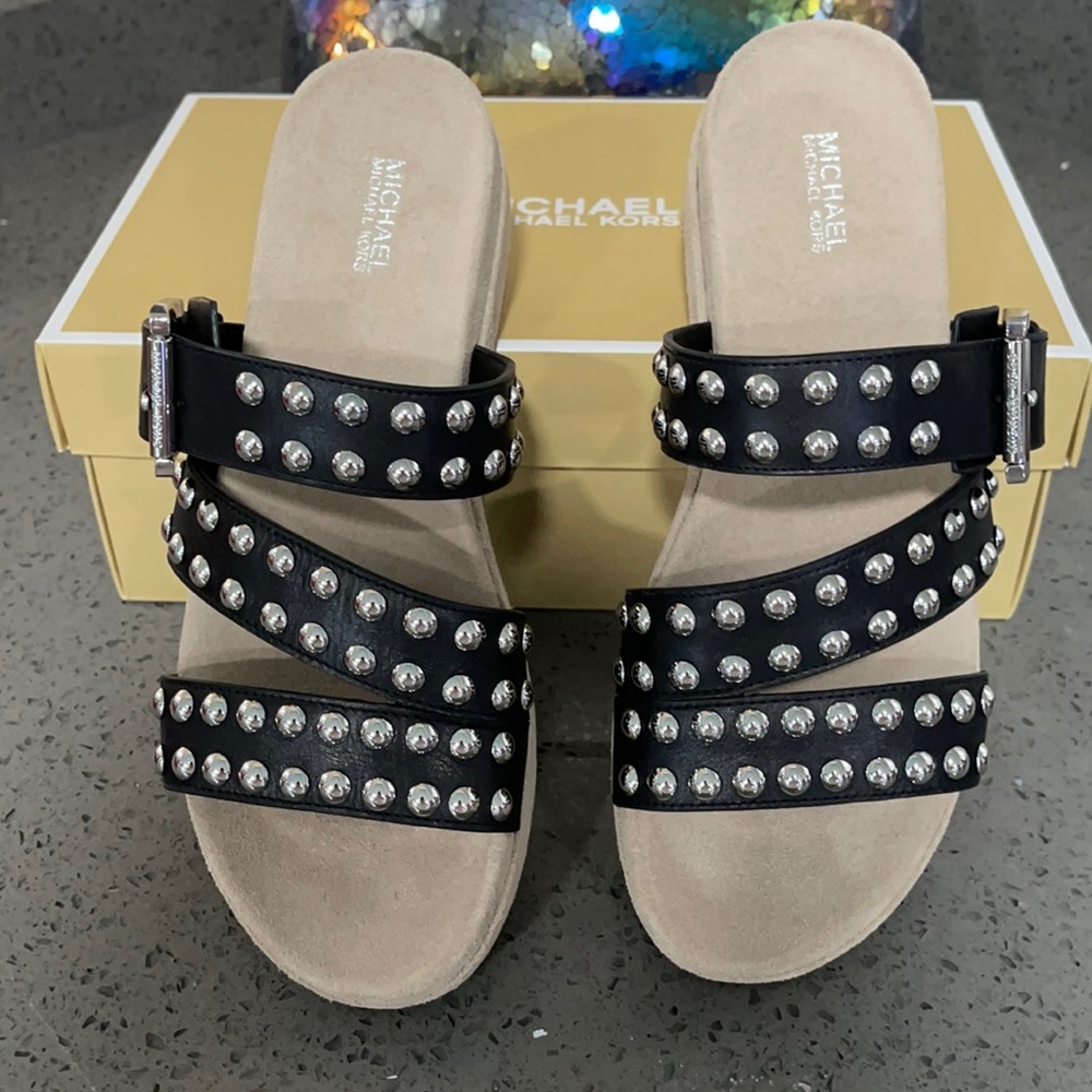 Michael Kors / Leather Nail Detail size 8